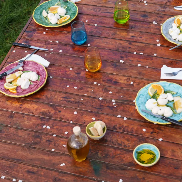 Assaggia la mozzarella fresca nel nostro ristorante in fattoria