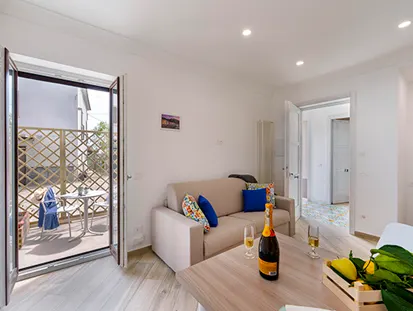 Appartamento con terrazza e vista sul cortile